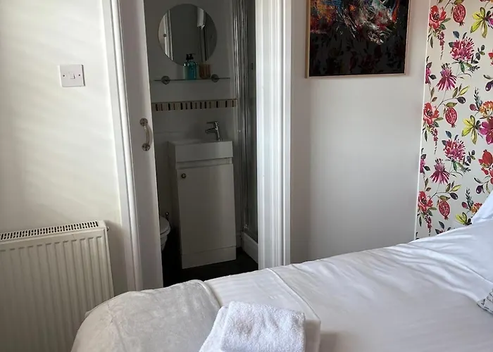 The Olivia Swan * Deighton