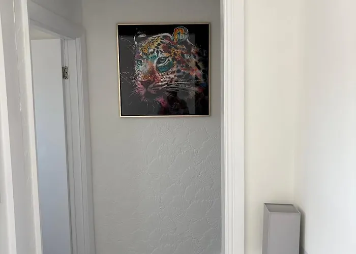 The Olivia Swan * Deighton