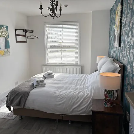 The Olivia Swan Apartmán Deighton